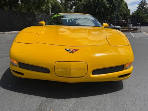 Used 2004 Chevrolet Corvette Z06 w/ Memory Package RWD image 9
