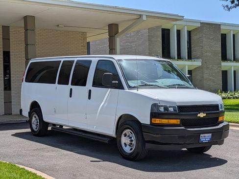Used 2023 Chevrolet Express 3500 LS RWD image 3