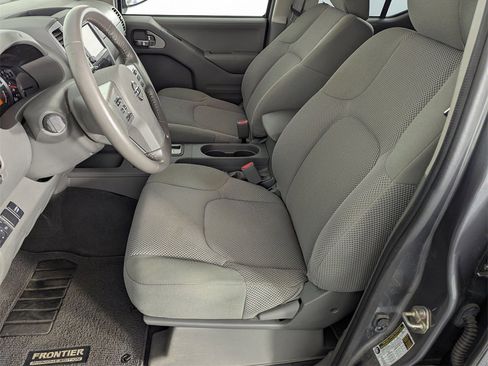 Used 2019 Nissan Frontier SV w/ Value Truck Package image 12