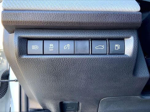 Used 2025 Toyota Camry SE w/ Convenience Package image 33