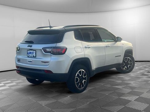 Used 2025 Jeep Compass Trailhawk w/ Trailhawk Elite Group AWD/4WD image 4