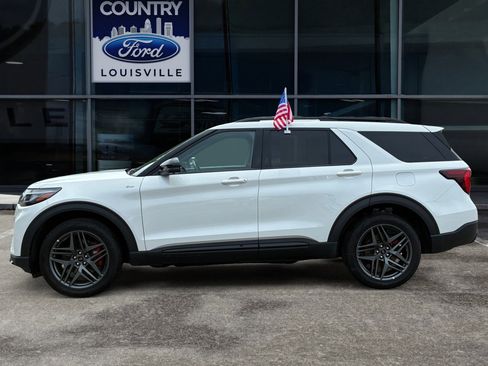 Used 2025 Ford Explorer ST-Line w/ ST-Line Street Pack AWD/4WD image 6