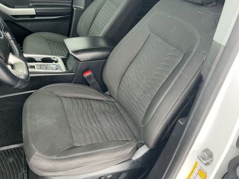 Used 2021 Ford Explorer XLT image 34