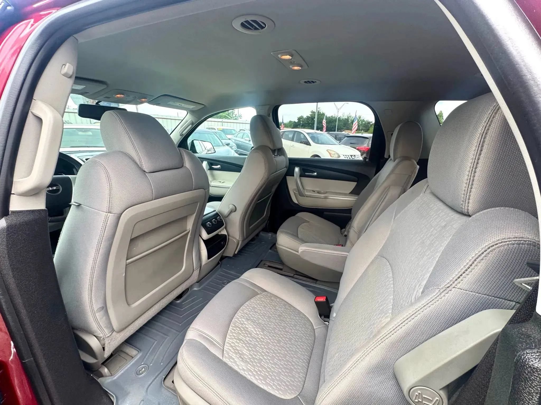 Used 2011 GMC Acadia SLE FWD image 17