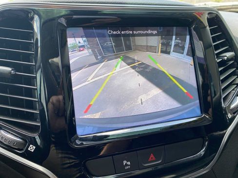 Used 2020 Jeep Cherokee Limited AWD/4WD image 20