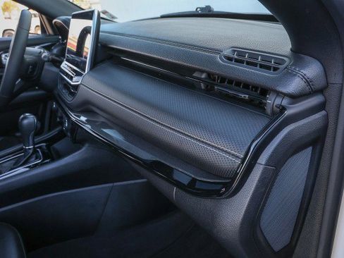 Used 2022 Jeep Compass Altitude image 33