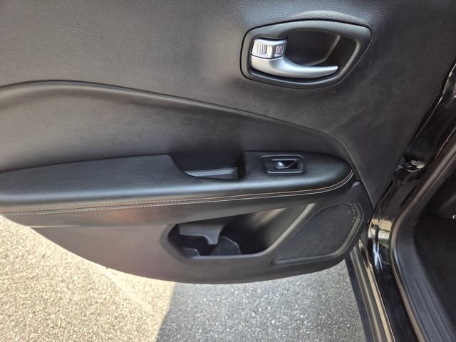 Used 2018 Jeep Compass Latitude w/ Cold Weather Group FWD image 36