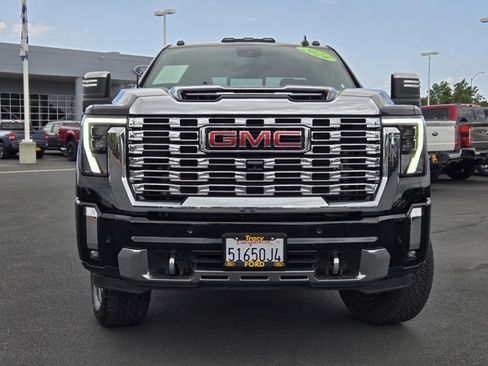 Used 2024 GMC Sierra 2500 Denali AWD/4WD image 2