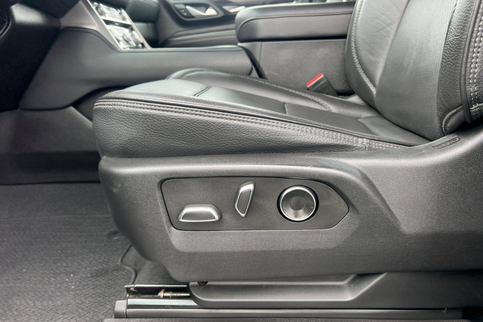 Used 2024 GMC Yukon Denali AWD/4WD image 15