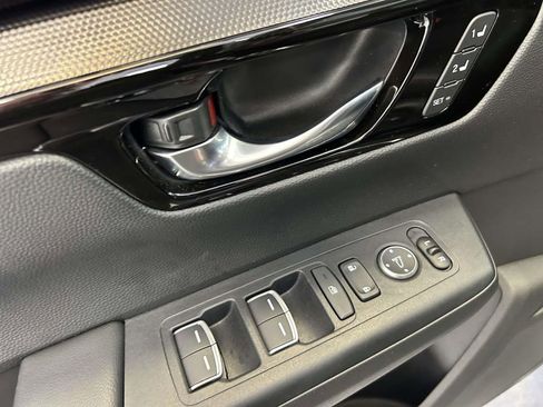 Used 2025 Honda CR-V EX-L image 17