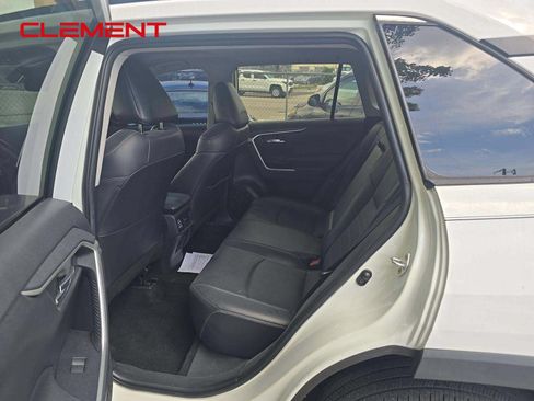 Used 2019 Toyota RAV4 XLE Premium FWD image 4
