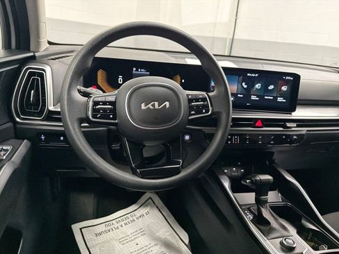 Certified 2025 Kia Sorento LX FWD image 29