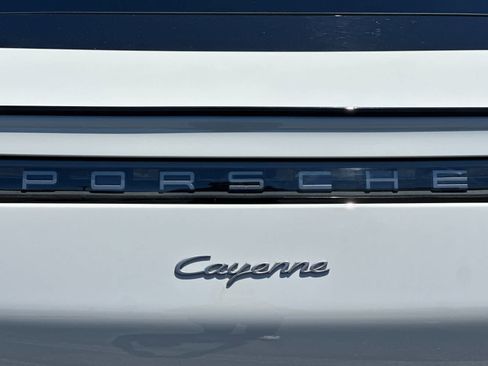 Used 2023 Porsche Cayenne Platinum Edition AWD/4WD image 27