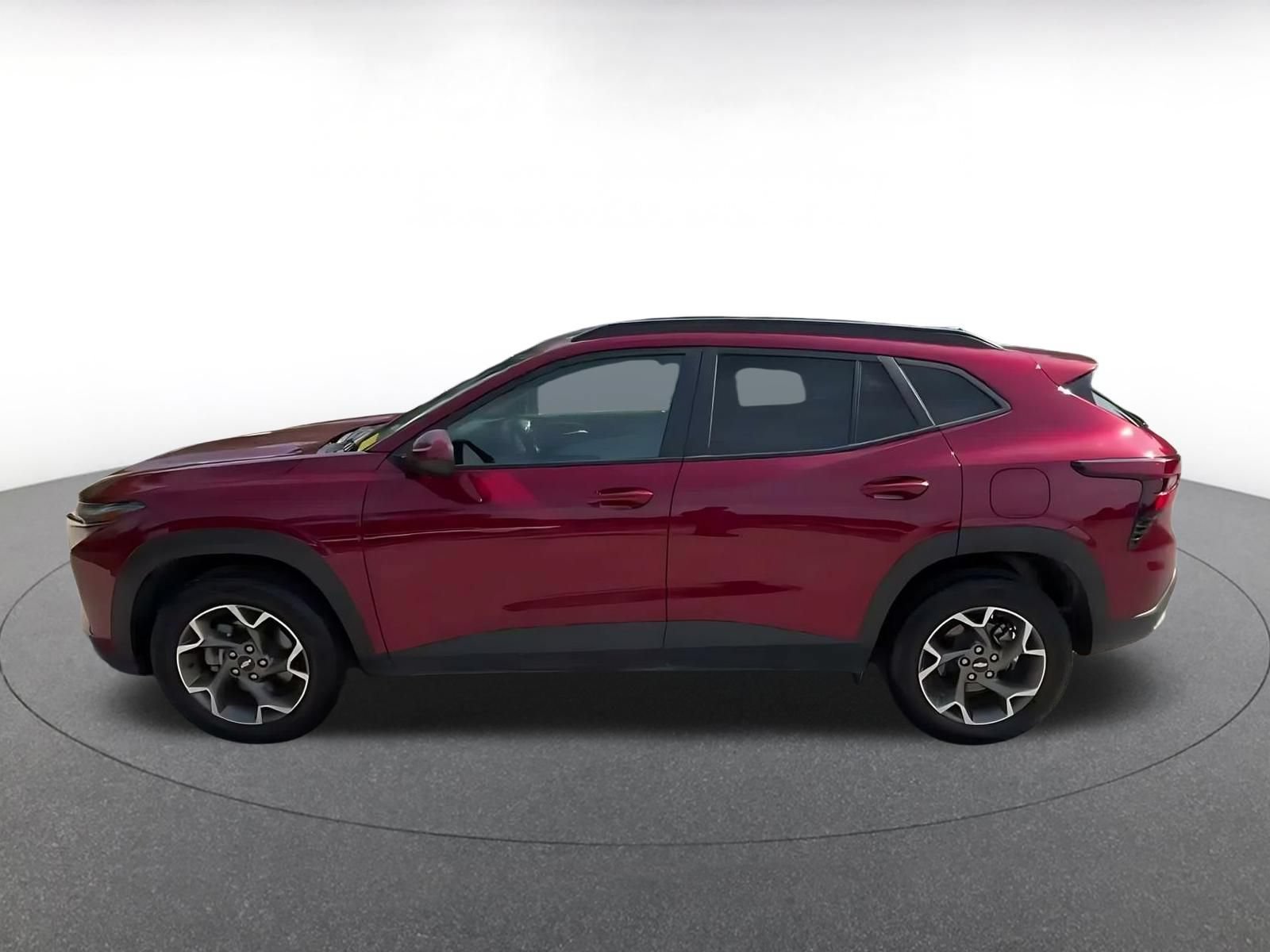 Used 2025 Chevrolet Trax LT FWD image 8