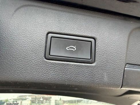 Used 2021 Volkswagen Atlas SE w/ Panoramic Sunroof Package FWD image 6
