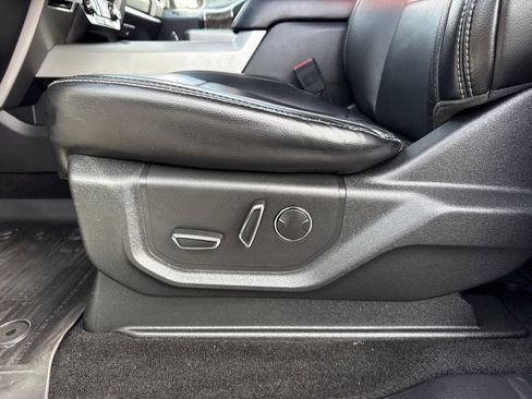 Used 2019 Ford F350 Lariat w/ Camper Package image 17