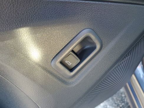 New 2026 Volkswagen Tiguan SE R-Line FWD image 16