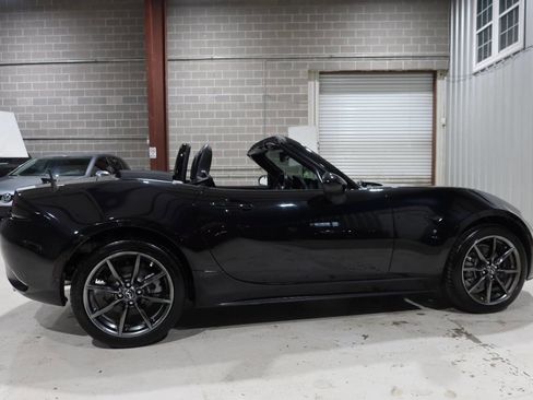 Used 2019 MAZDA MX-5 Miata Grand Touring w/ GT-S Package RWD image 6
