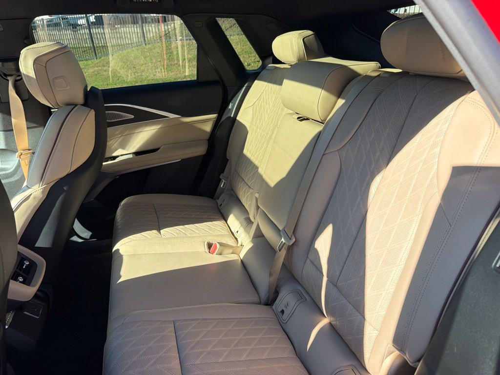 Certified 2025 Cadillac Lyriq Luxury w/ Nappa Leather Package AWD/4WD image 7