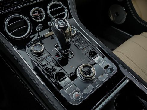 Certified 2024 Bentley Continental GT V8 image 29