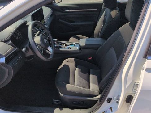 Used 2023 Nissan Altima 2.5 SV w/ SV Premium Package FWD image 14