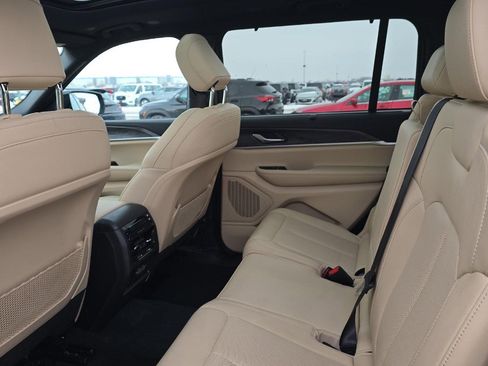 Used 2024 Jeep Grand Cherokee L Limited w/ Luxury Tech Group II AWD/4WD image 10