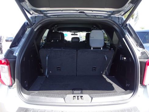 Used 2020 Ford Explorer XLT w/ Equipment Group 202A RWD image 21