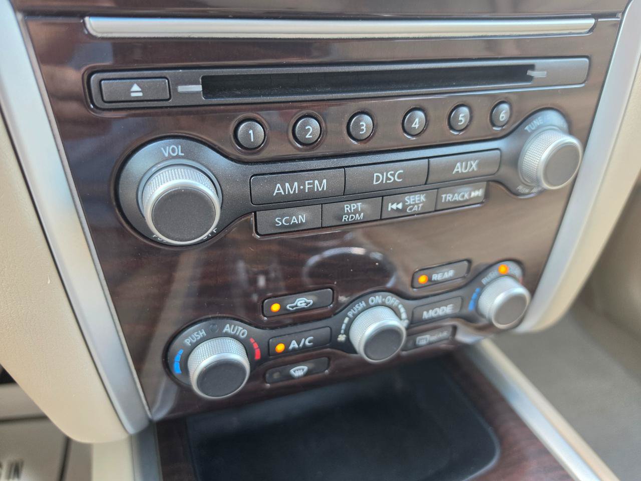 Used 2014 Nissan Pathfinder SL w/ Trailer Tow Package FWD image 23