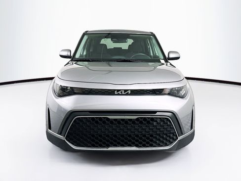 Used 2025 Kia Soul LX w/ LX Technology Package FWD image 2