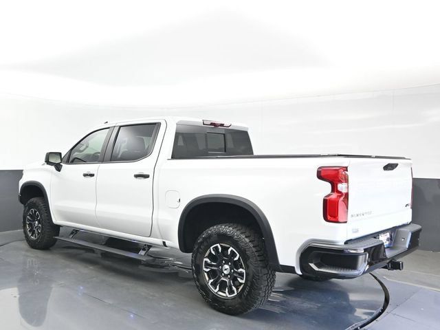 Used 2025 Chevrolet Silverado 1500 ZR2 w/ Technology Package AWD/4WD image 3