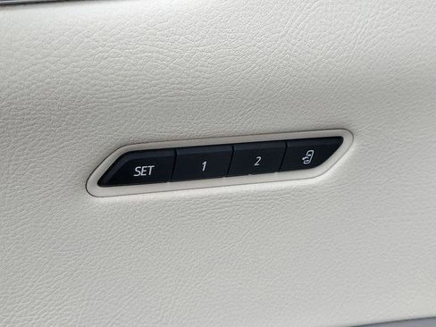 Certified 2022 Cadillac XT6 Premium Luxury w/ LPO, Floor Liner Package AWD/4WD image 25