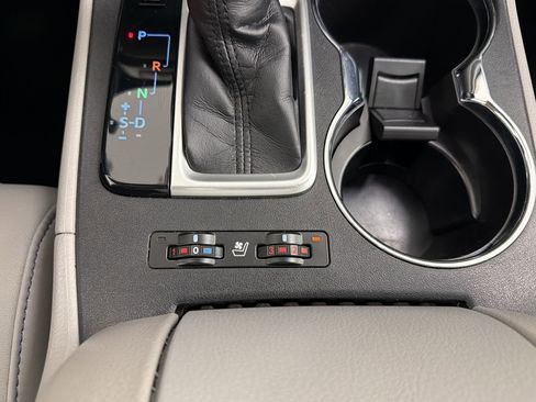 Used 2019 Toyota Highlander Limited Platinum FWD image 34
