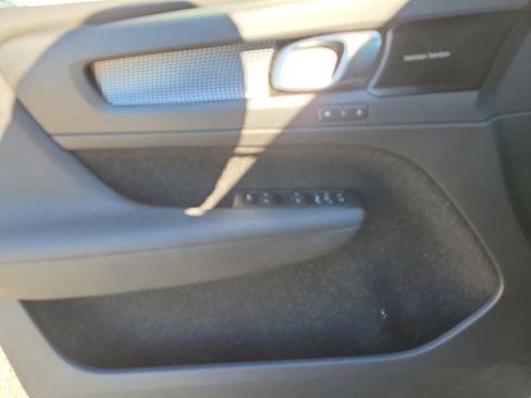 Used 2021 Volvo XC40 T5 R-Design w/ Advanced Package image 15