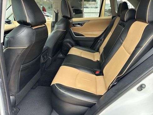 Used 2020 Toyota RAV4 XLE w/ Convenience Package image 18