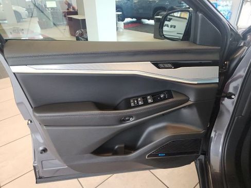 Used 2024 Jeep Wagoneer Launch Edition AWD/4WD image 27