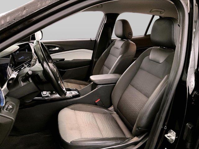 Used 2024 Chevrolet Trax LT w/ Driver Confidence Package FWD image 24