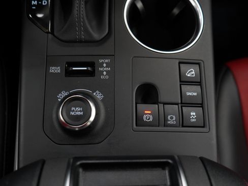 Used 2025 Toyota Highlander XSE AWD/4WD image 25