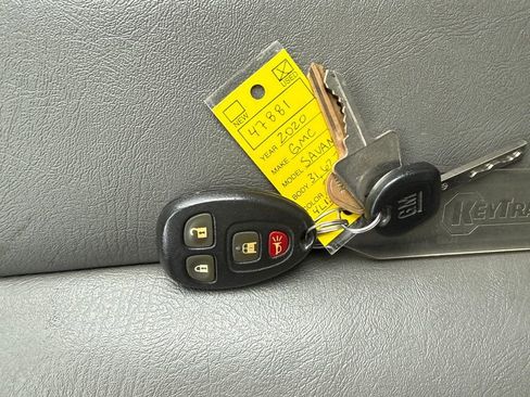 Used 2020 GMC Savana 3500 w/ Driver Convenience Package image 32