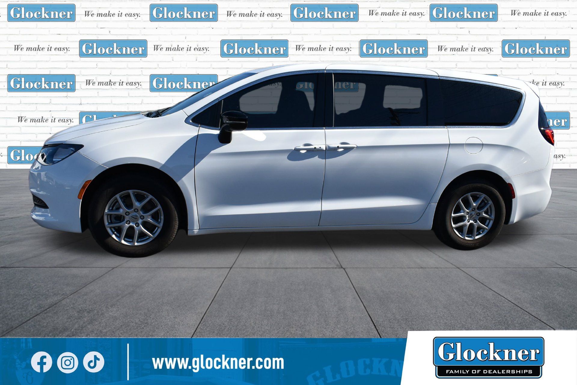 Used 2025 Chrysler Voyager LX FWD image 8