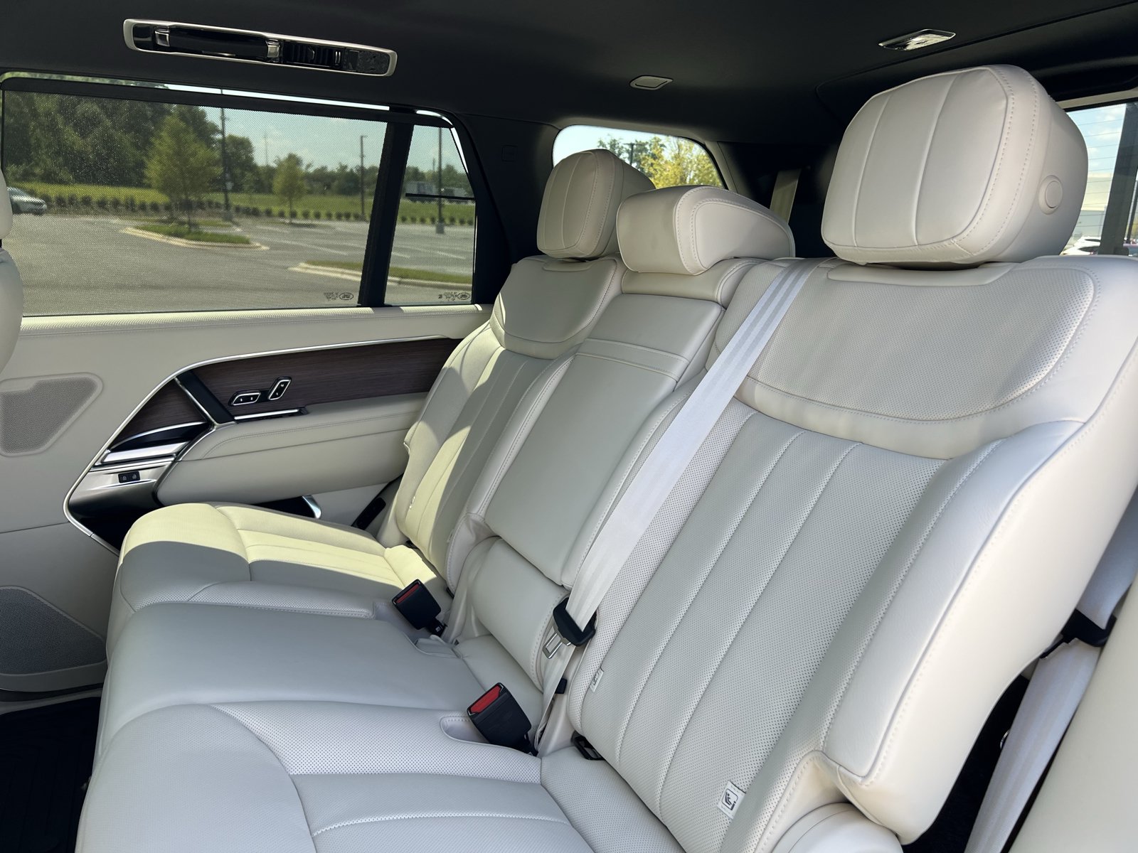 New 2026 Land Rover Range Rover Long Wheelbase SE AWD/4WD image 5