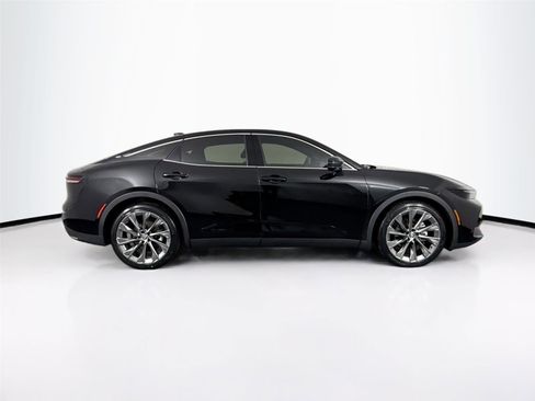 Used 2023 Toyota Crown Limited image 5