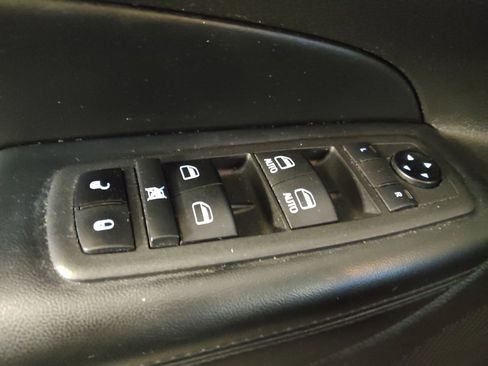 Used 2021 Jeep Grand Cherokee Laredo image 27