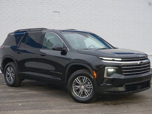 Used 2025 Chevrolet Traverse LT w/ LPO, Floor Liner Package image 3