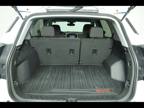 Used 2023 GMC Terrain SLE w/ Elevation Edition image 16