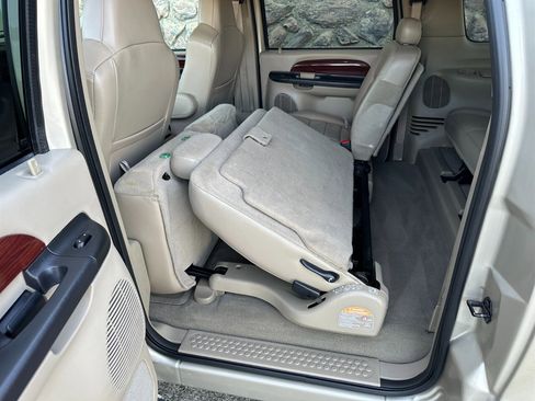 Used 2005 Ford Excursion Limited image 36