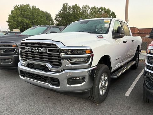 Used 2025 RAM 2500 Big Horn AWD/4WD image 1
