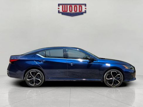 Used 2023 Nissan Altima 2.5 SR w/ SR Premium Package AWD/4WD image 2