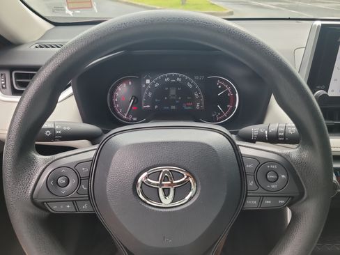 Certified 2025 Toyota RAV4 XLE w/ Convenience Package FWD image 30