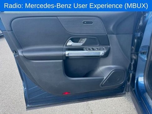 Used 2022 Mercedes-Benz GLB 250 4MATIC image 11