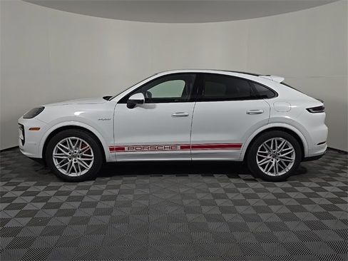 New 2025 Porsche Cayenne S image 2